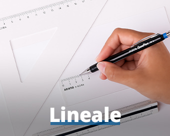 Transparente Lineale und Dreiecke aus Kunststoff für präzises Zeichnen