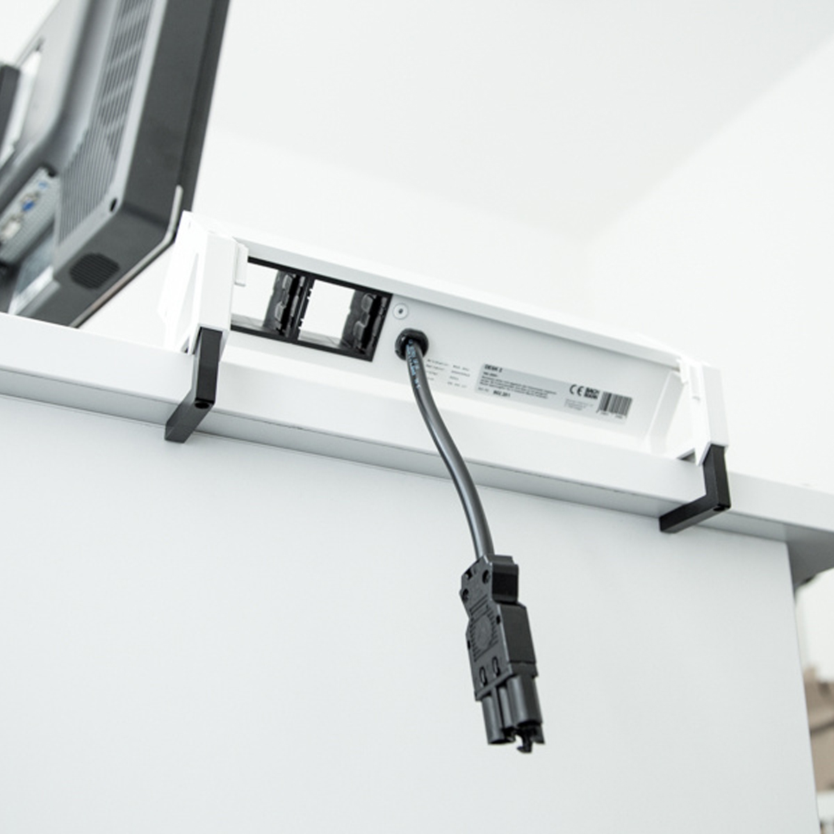 Bachmann 902.302 Steckdosenleiste DESK2 weiß, 3x CEE7/3, 2x CAT6, 1x USB-Anschluss, 1x HDMI-Anschluss