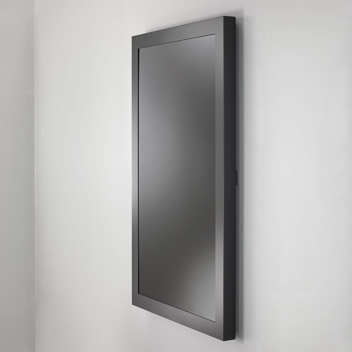 Chief Impact On-Wall Kiosk Portrait 70" Schwarz 