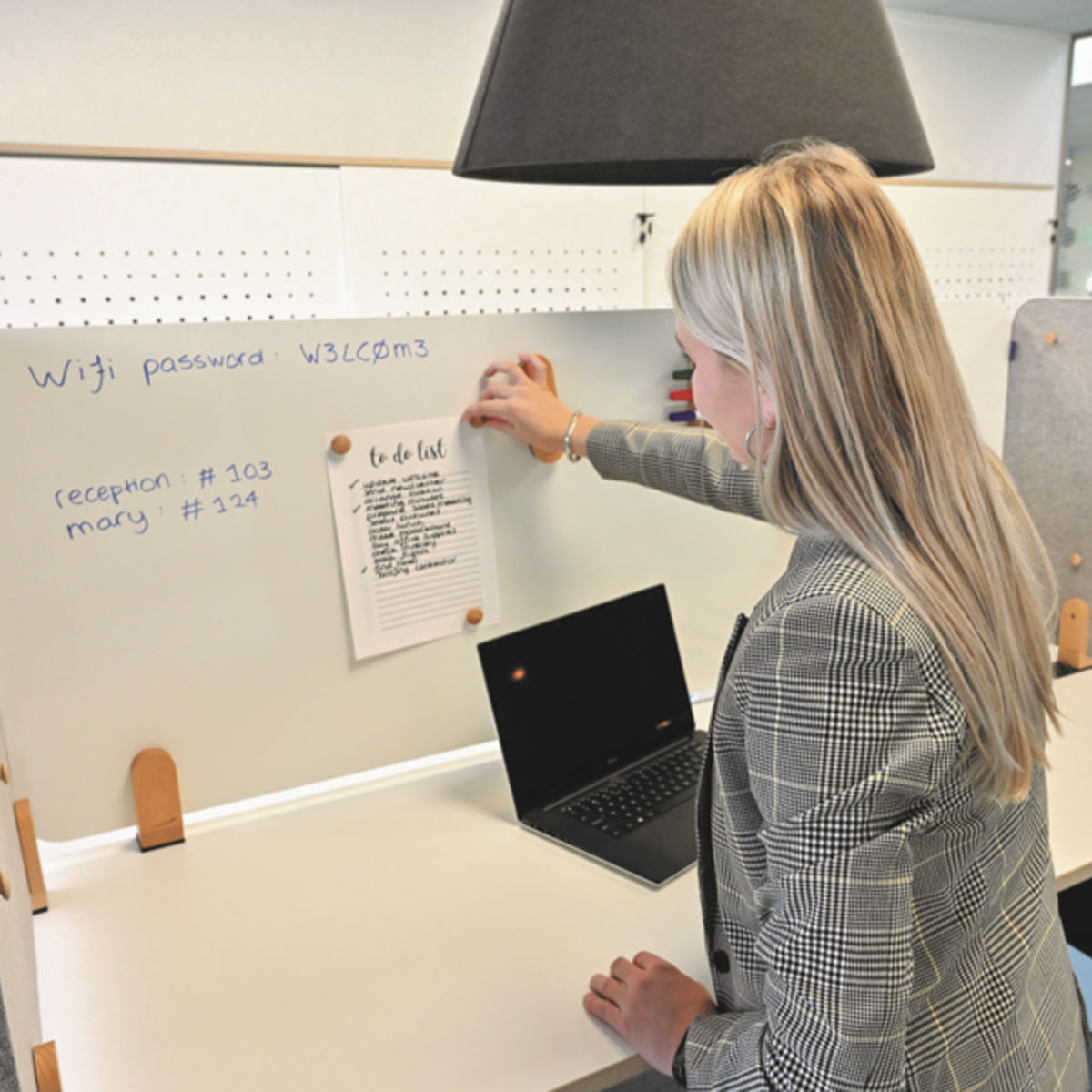 Legamaster 7-209922 Tischtrennwand ELEMENTS 60 x 160 cm, Whiteboard, mit Halterungen Legamaster 7-209922 Tischtrennwand ELEMENTS 60 x 160 cm, Whiteboard, mit Halterungen