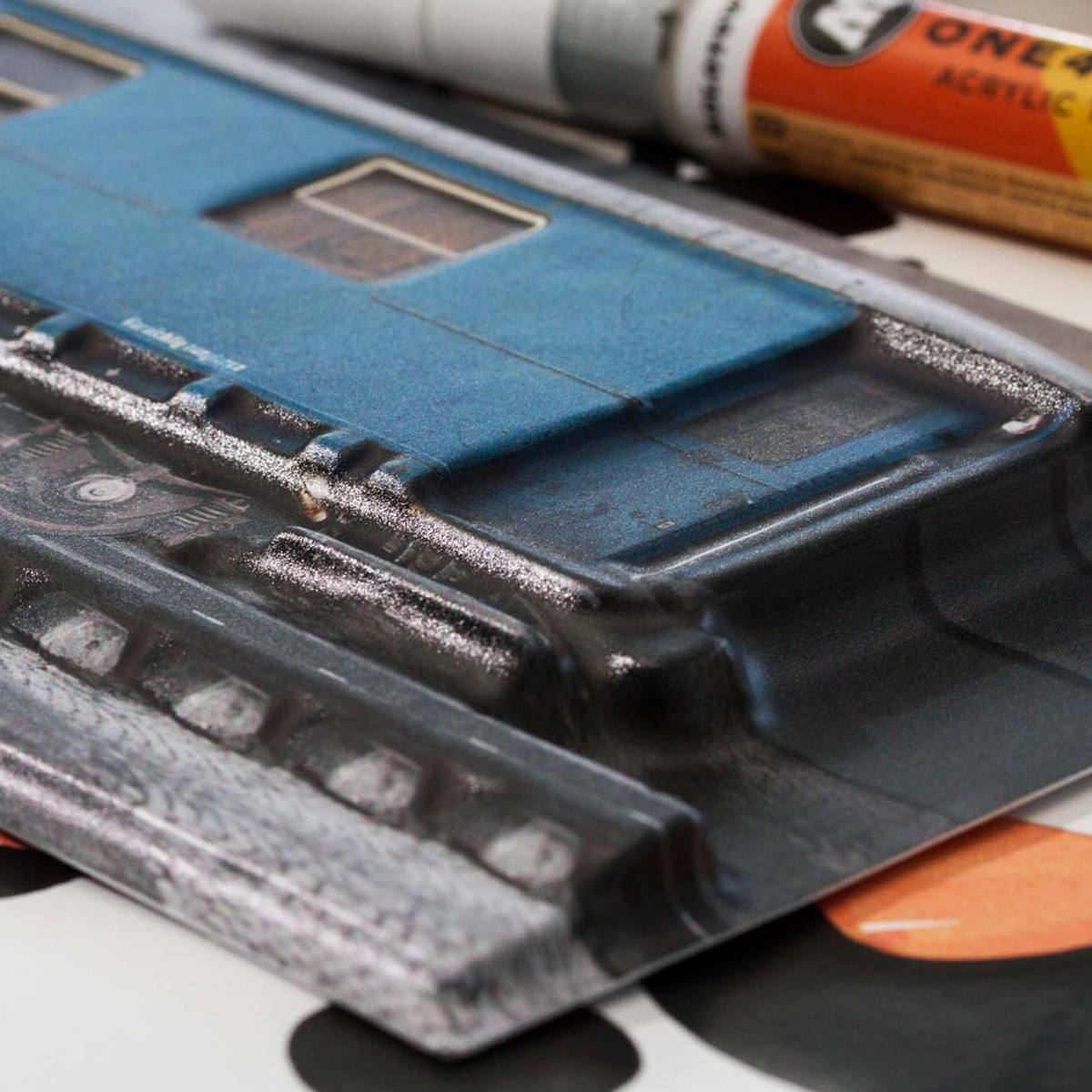 Molotow Zug-Tiefziehposter, 3D-Haptik 45 x 11cm, 3D Relief Poster 